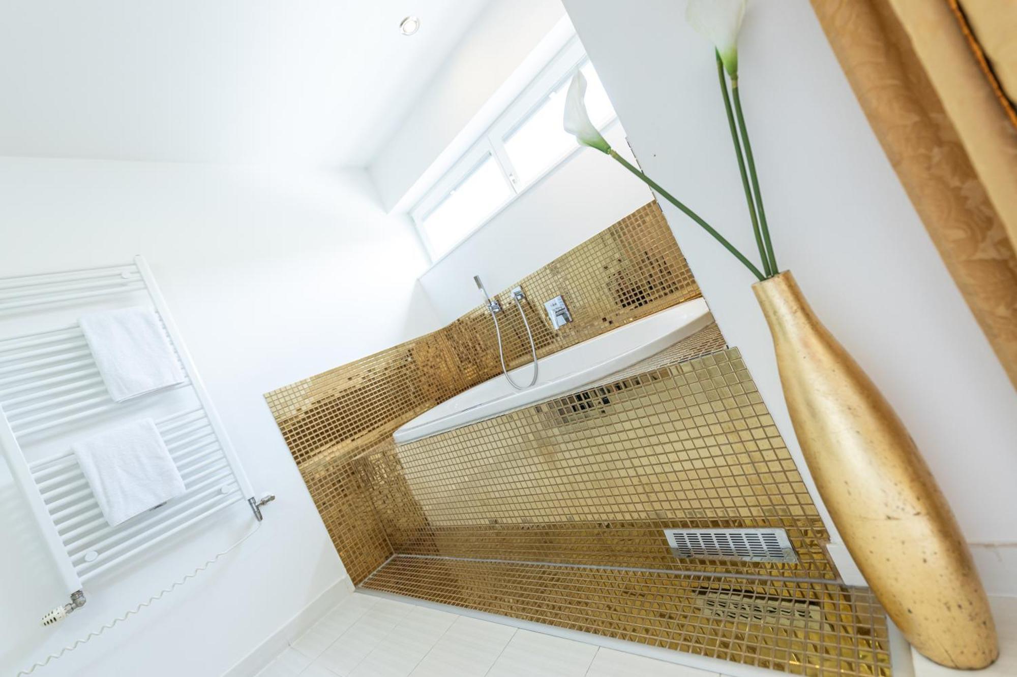 Maiers Kuschelhotel Loipersdorf Deluxe - Adults Only Fürstenfeld Buitenkant foto