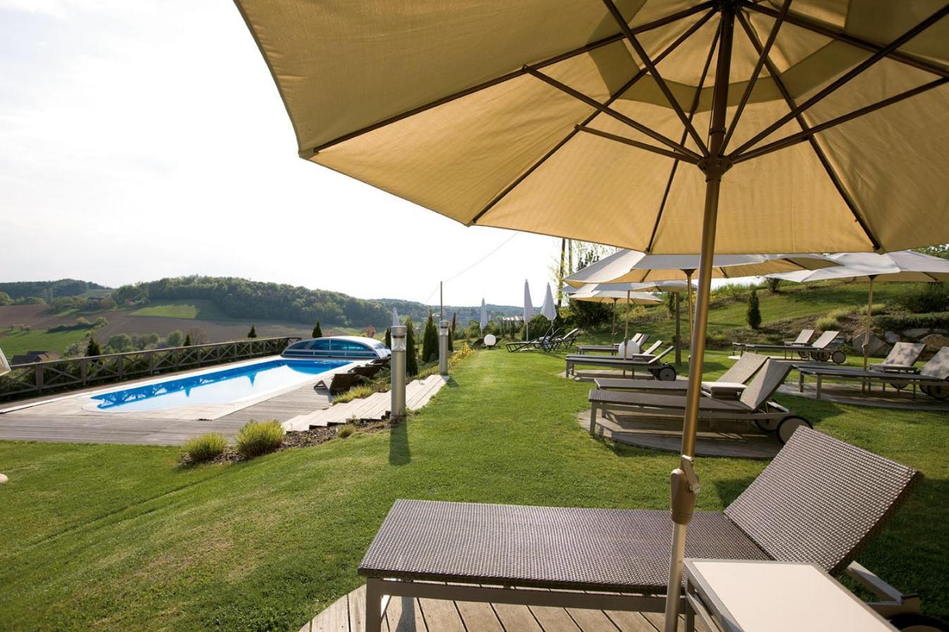 Maiers Kuschelhotel Loipersdorf Deluxe - Adults Only Fürstenfeld Buitenkant foto